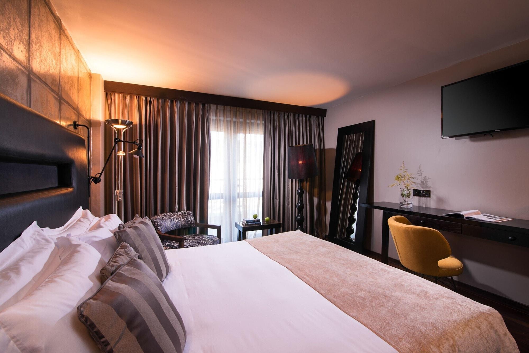 The Twelve Hotel Bearna Esterno foto
